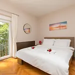 Apartman With Parking Space - 6922 Porec