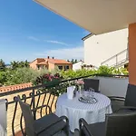 Apartment With Parking Space - 6922 Porec