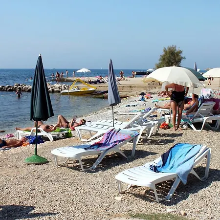 Apartment With Parking Space - 6922 *