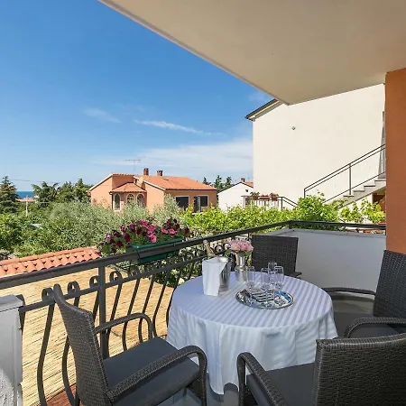 Apartman With Parking Space - 6922 Porec