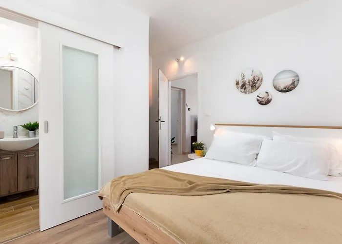 Lejlighed With Parking Space - 6922 *