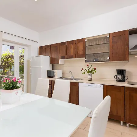 Appartement With Parking Space - 6922 *